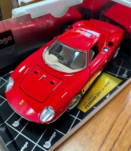 Ferrari le mans burago escala 1/18 na caixa