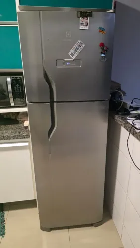 Geladeira Electrolux 370 L Cromada