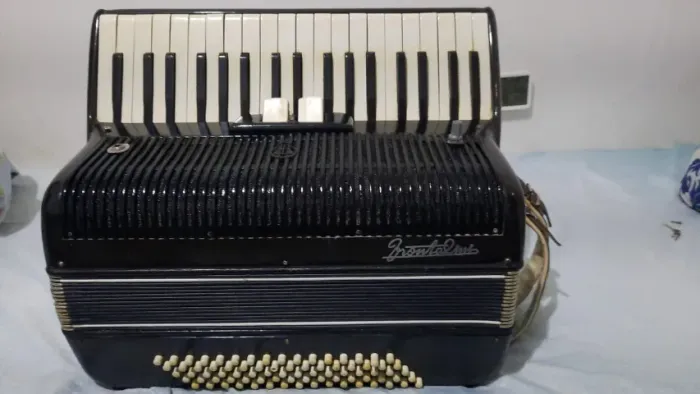 acordeon 80 baixos italiano frontalini afinado eletrificado