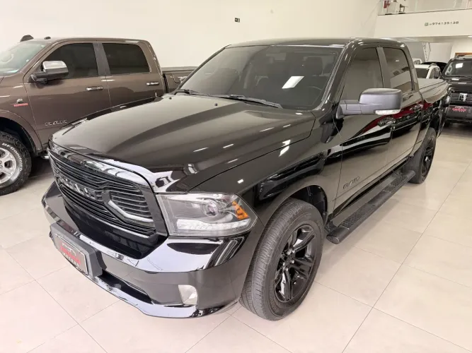 Ram Classic Laramie Night Edition 5.7 V8 16V Gasolina 4X4 Aut. 2023