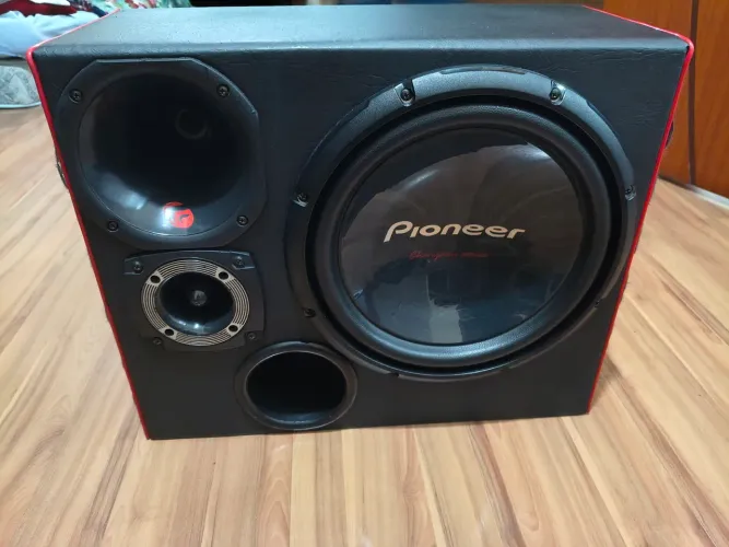 Caixa trio alto falante Pioneer 12 potente + módulo alfa amps top