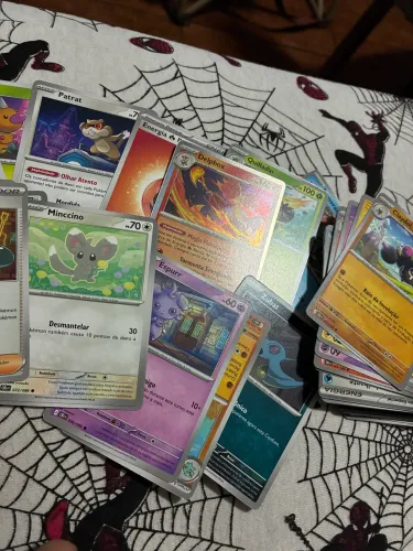 50 cartas Pokémon aleatórias em perfeito estado 
