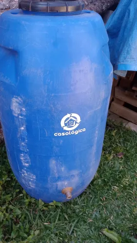 Tambor de água com canos