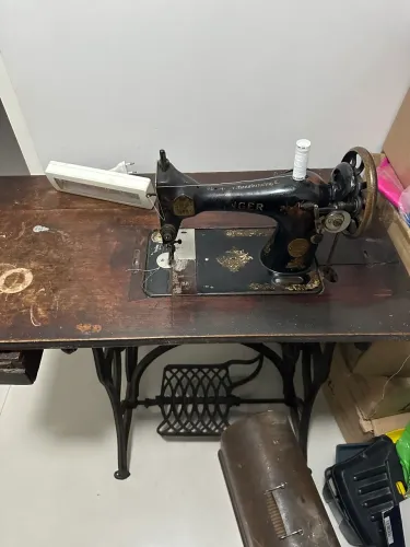 Máquina De Costura Antiga Singer Com Gabinete E Pedal