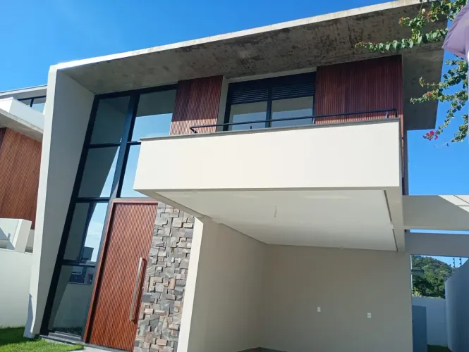 Casa Comtemporânea no Villa Pamplona - Rio Tavares, Floripa