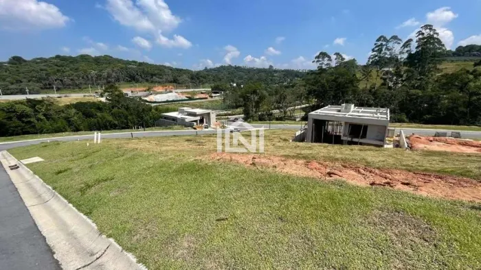 Terreno à venda no condomínio Quinta dos Lagos.