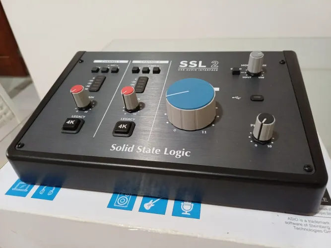 Interface de audio SSL2 ( na caixa ) obs: na troca 2,400