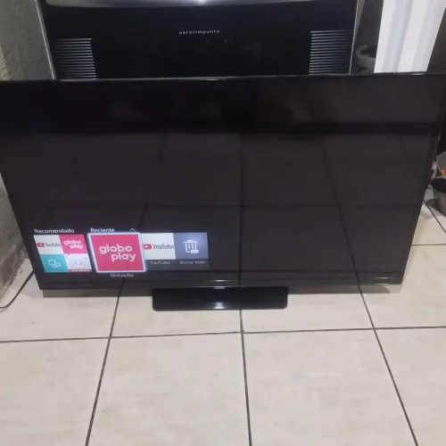 Vendo Smartv 40 pulgadas, comprei ontem de segunda mão mais não sei como entar nas configu