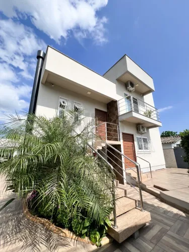 Casa com piscina 4 dormitórios (2 suítes) Forquilhinha