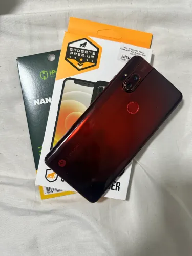 Moto One Hyper Top