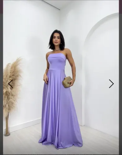 Vestido de festa longo tomara que caia na cor lavanda