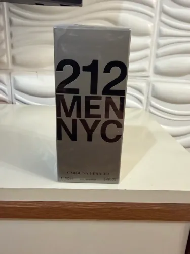 ? PERFUME 212 MEN NYC - CAROLINA HERRERA