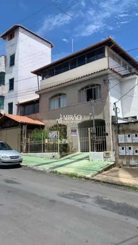 Casa para aluguel, 3 quartos, 1 vaga, Funcionários - Barbacena/MG