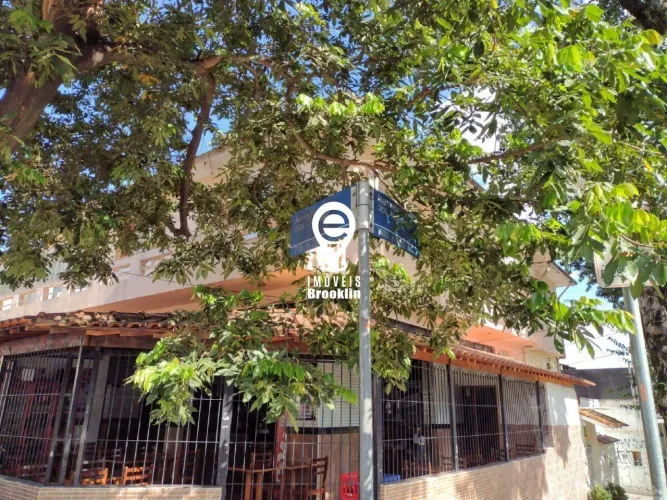 Prédio á venda em Moema, 3 casas, 2 salões comerciais, 3 vagas, 511 m².
