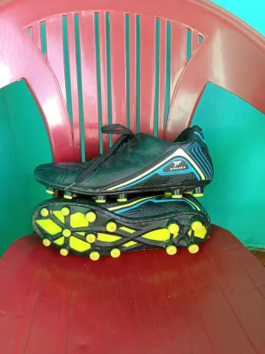 Vende se chuteira semi nova