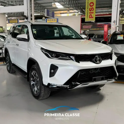 Toyota Hilux SW4 SRX Plat. 4X4 2.8 TB Die. Aut. 2026