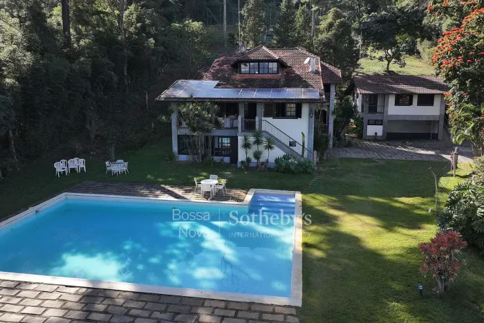Casa nas Montanhas com Estrutura de Lazer Completa
