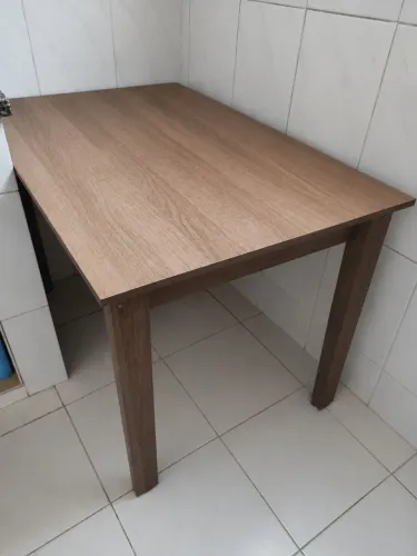 Mesa com 2 cadeiras
