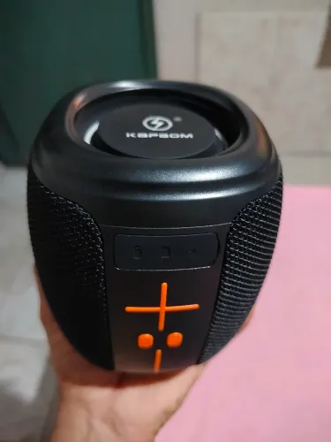 Caixa de som kapbom 50W de potência.
