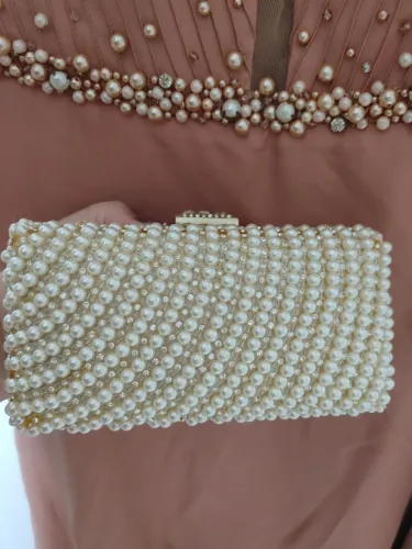Bolsa de pérolas, super elegante, contém alças. u