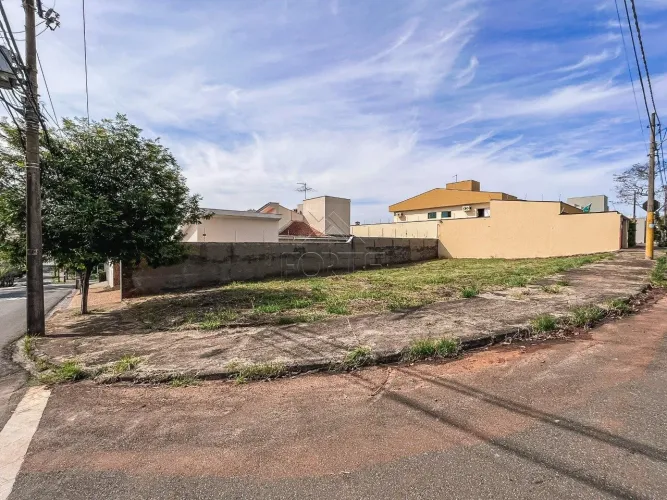 Pq. Santa Cecília, esquina próximo à área de lazer