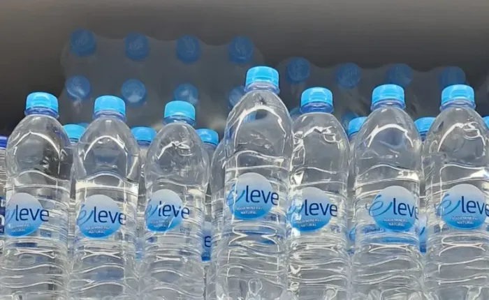 Água mineral sem gás É LEVE em João Pessoa! 510ML valor 0,60 cada e 1,5L valor 2,35 cada