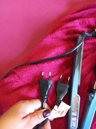 Vendo duas pranchas pra cabelo.