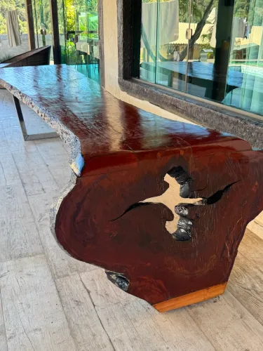 Mesa rústica cascata
