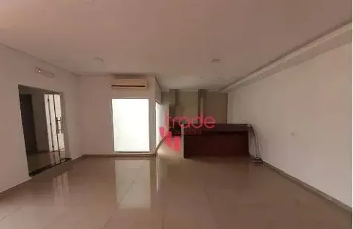 Casa em Condomínio Fechado para Alugar de 03 Quartos sendo 01 deles uma Suíte no Bairro Co