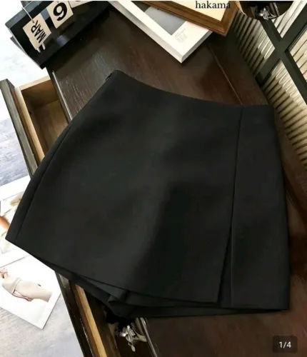 Short saia preto