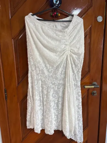 Saia branca de renda com fenda midi G