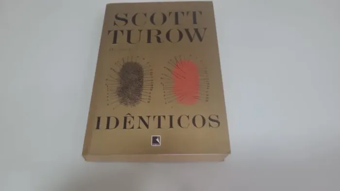 Livro Idênticos de Scott Turow