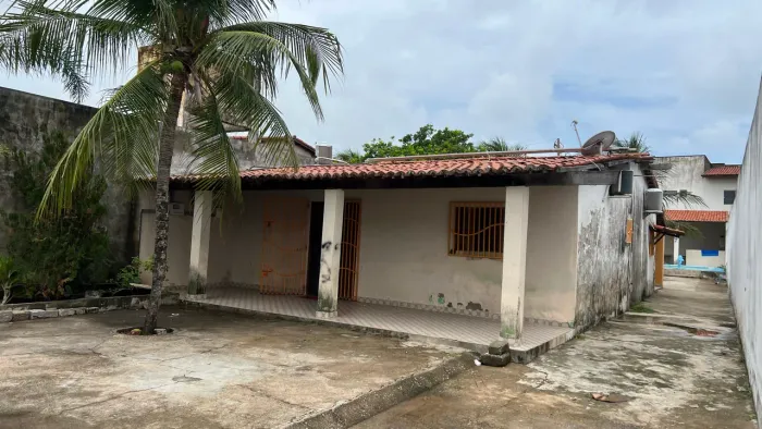 ALUGA-SE CASA COM PISCINA NA PRAIA DA REDINHA