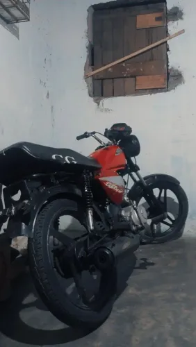 Vendendo moto e troco também