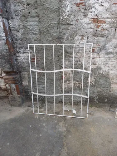Portão de ferro e pega ladrão