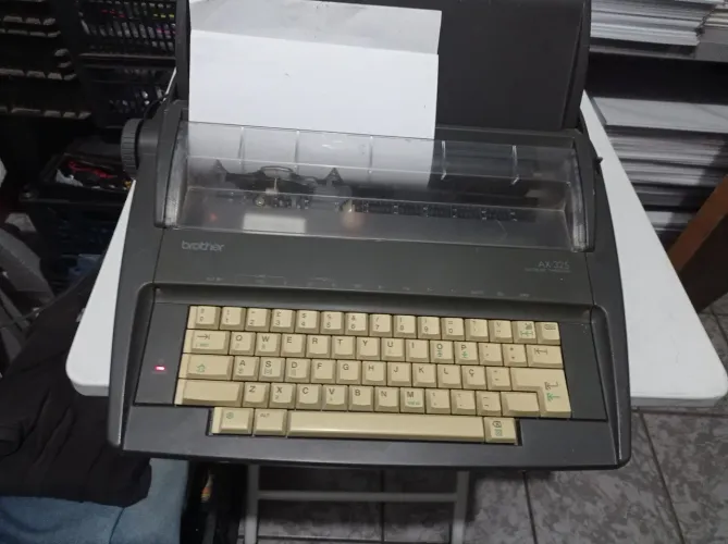 Máquina de escrever Brother