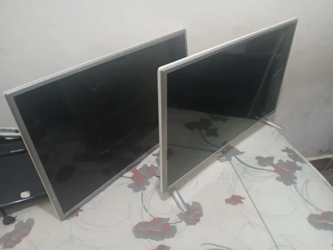 Vendo duas TVs da LG 32 polegadas para retirada de peças, pois estão com a tela quebrada.