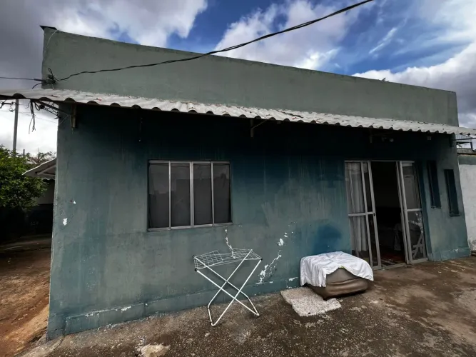 Vende - se ou troca uma casa 
