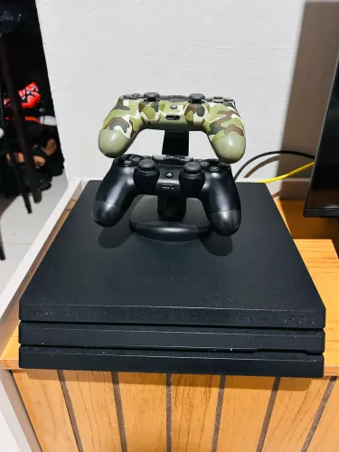 PlayStation 4 PRO (PS4) + Jogos - Ótimo Estado