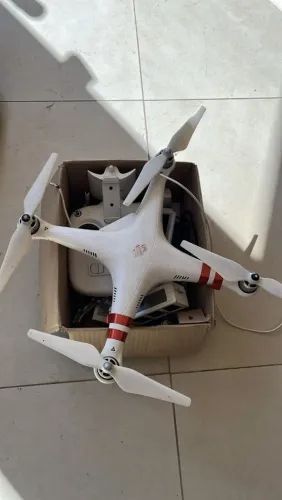 Drone Phantom 3 Standard com gimbal solto (Para concertar)