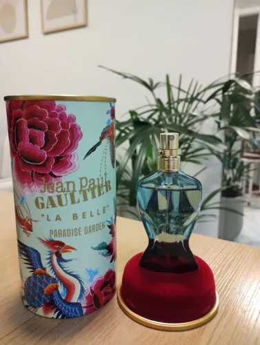 Perfumes feminino 30ml cada unidade.