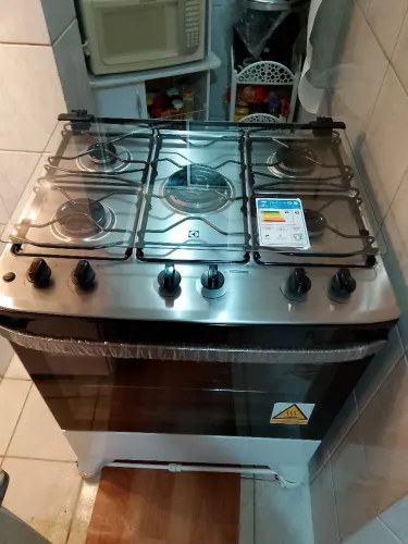 Fogão Eletrolux 5 bocas. Novinho. 