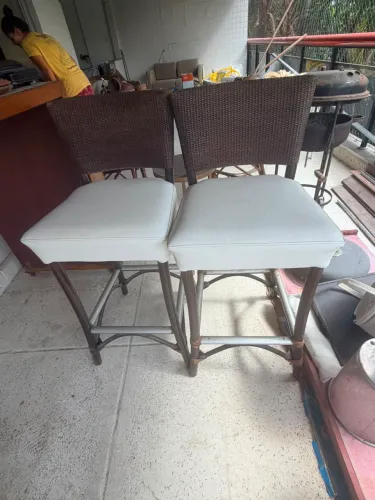 Conjunto de 4 banquetas altas