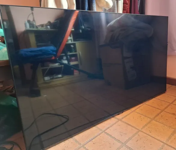 Smart Tv Samsung TU8000 50" com defeito para retirada de peças