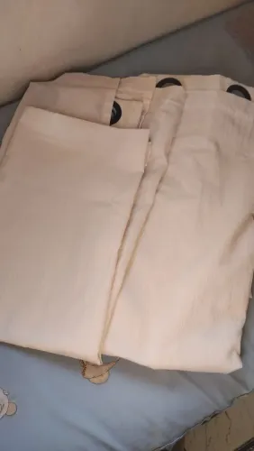 Vendo cortina grande LARGURA 1,30 m altura 2 m// 60 reais pra levar logo // local zumbi 1