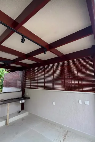 Telhado pergolado e deck parcelado 
