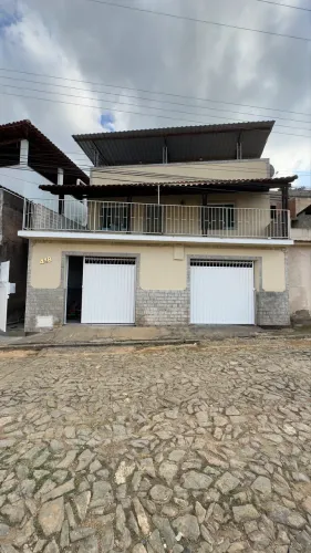 VENDE-SE CASA de 3 quartos em Bicas-MG