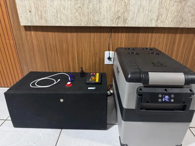 Caixa de Energia 12V Completa para 4x4 e Acampamento | Bateria Moura 60Ah + Carregador