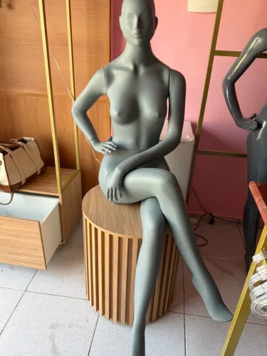 Manequins
