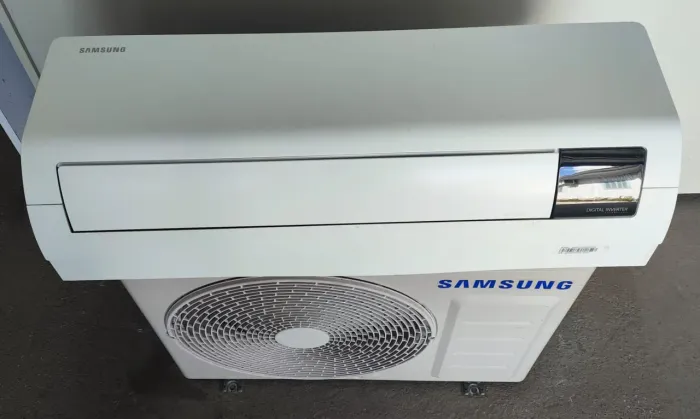 Ar condicionado inverter Samsung ultra 12000 BTUs quente e frio
